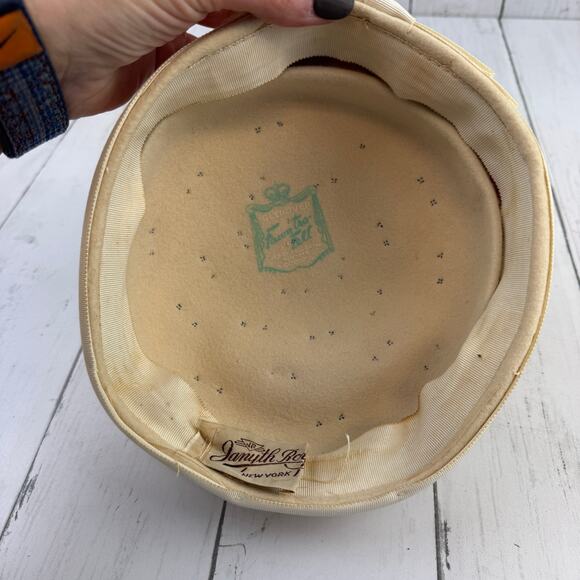 VTG 60's Janyth Roy Glenover Ivory Faum Tra Felt Pillbox Hat With Satin Bow - Picture 8 of 16